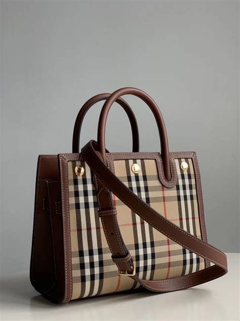 burberry look purses